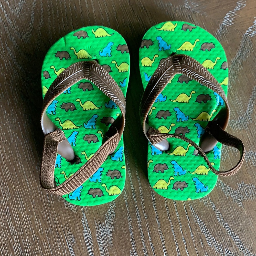 NWOT! Dino Chatties sandals